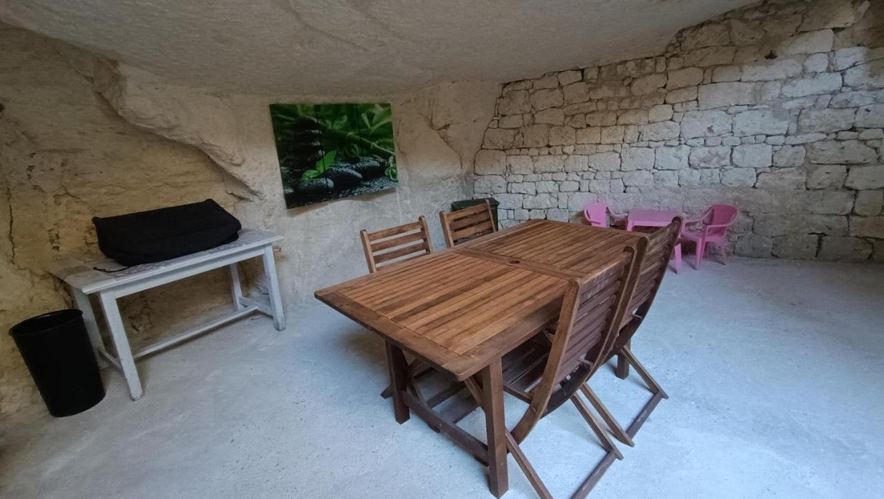 Meuble De Tourisme Petit Chail Saint Savinien 外观 照片