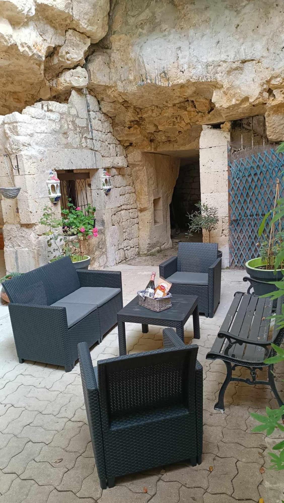 Meuble De Tourisme Petit Chail Saint Savinien 外观 照片